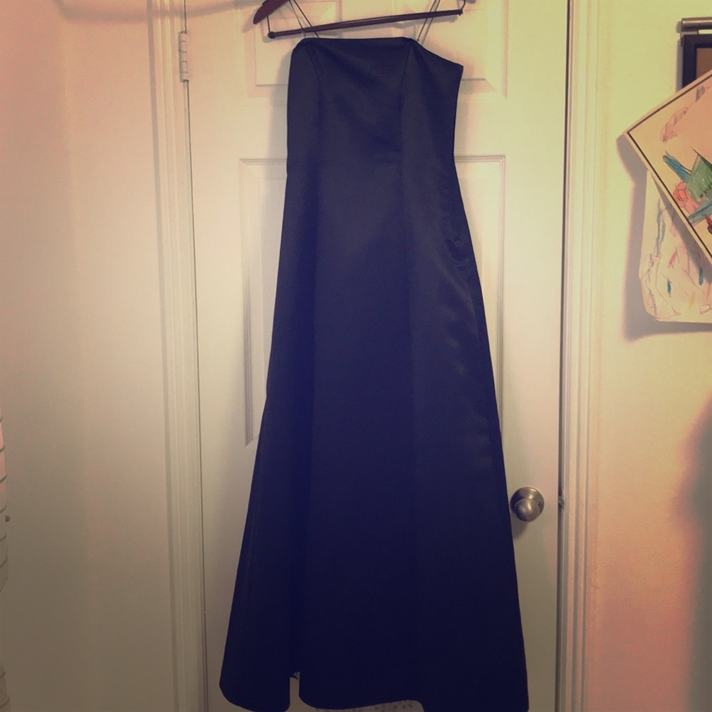 Simple elegance black/white strapless formal dress